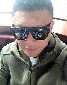 墨镜蒙面男吃瓜,揭秘娱乐圈幕后风云