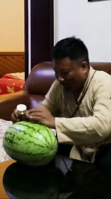 辣儿宝贝吃瓜,辣儿宝贝的瓜田奇遇记