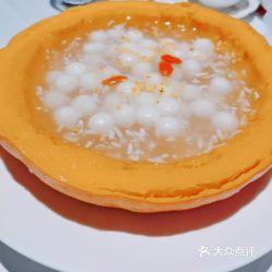 宏川酒酿吃瓜,传统美味，吃瓜新风尚
